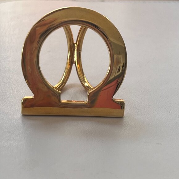 RARE Ferragamo Timeless Chic Gancini Chunky Gold Tone Scarf Ring MINT - Picture 2 of 5